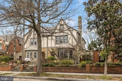 3823 Cathedral Ave NW, Washington, DC 20016