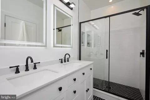 Bath - 100 V St NE, Washington, DC 20002 photo 2 of 4