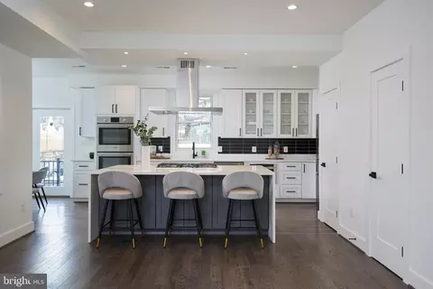 Kitchen - 100 V St NE, Washington, DC 20002 photo 2 of 7