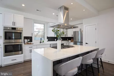 Kitchen - 100 V St NE, Washington, DC 20002 photo 4 of 7