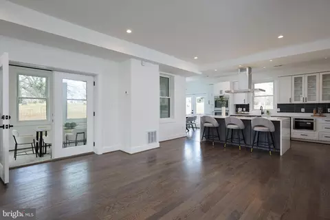 Dining - 100 V St NE, Washington, DC 20002 photo 1 of 7