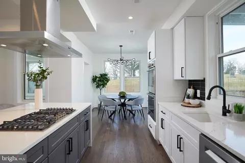 Kitchen - 100 V St NE, Washington, DC 20002 photo 6 of 7