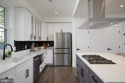 Kitchen - 100 V St NE, Washington, DC 20002 photo 5 of 7