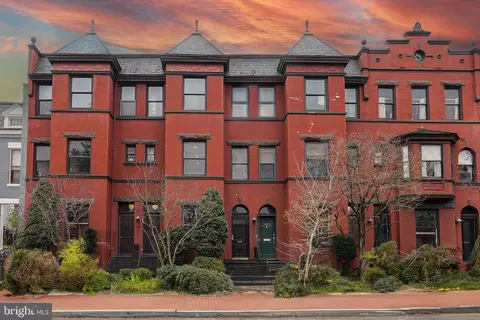3010 R St NW #3, Washington, DC 20007