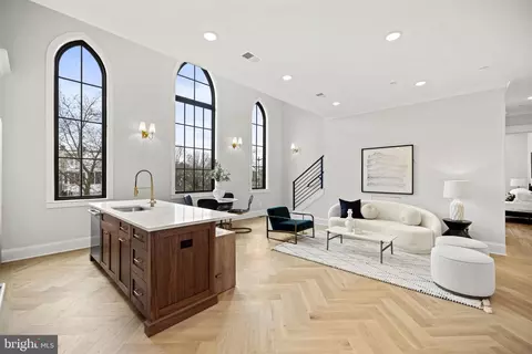 217 16th St NE #1, Washington, DC 20002