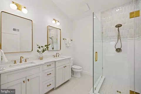 Bath - 217 16th St NE #1, Washington, DC 20002 photo 2 of 3