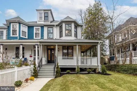 4115 Fessenden St NW, Washington, DC 20016