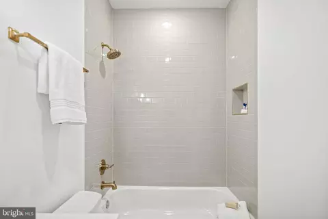 Bath - 217 16th St NE #6, Washington, DC 20002 photo 2 of 4