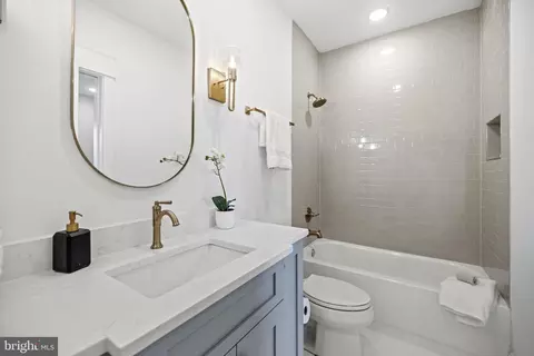 Bath - 217 16th St NE #6, Washington, DC 20002 photo 1 of 4