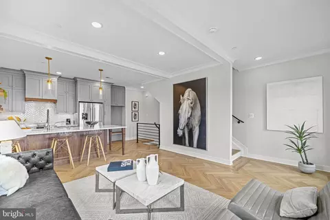 217 16th St NE #9, Washington, DC 20002