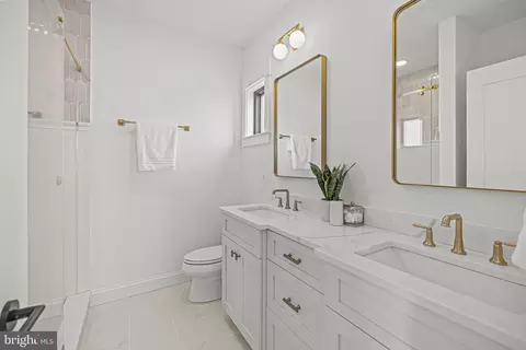 Bath - 217 16th St NE #9, Washington, DC 20002 photo 2 of 4