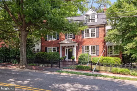 Exterior - 2901 34th St NW, Washington, DC 20008 photo 2 of 18