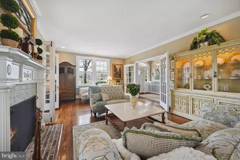 Living - 2901 34th St NW, Washington, DC 20008 photo 2 of 8