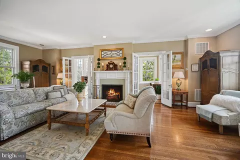 Living - 2901 34th St NW, Washington, DC 20008 photo 1 of 8