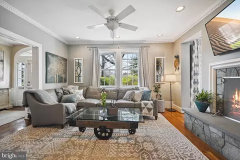 Living - 2901 34th St NW, Washington, DC 20008 photo 6 of 8