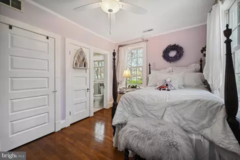 Bedroom - 2901 34th St NW, Washington, DC 20008 photo 10 of 19