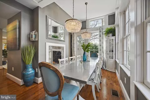 Dining - 2901 34th St NW, Washington, DC 20008 photo 1 of 4