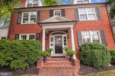 Exterior - 2901 34th St NW, Washington, DC 20008 photo 4 of 18