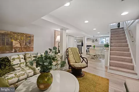 Bath - 2901 34th St NW, Washington, DC 20008 photo 7 of 8