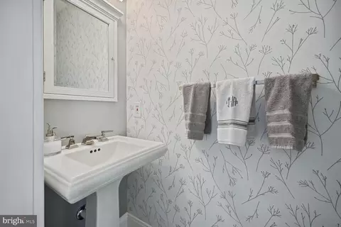 Bath - 2901 34th St NW, Washington, DC 20008 photo 1 of 8