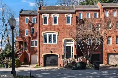 3936 Georgetown Ct NW, Washington, DC 20007