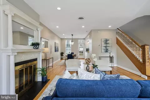 Living - 119 13th St SE, Washington, DC 20003 photo 4 of 6