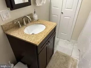 Bath - 119 13th St SE, Washington, DC 20003 photo 5 of 6