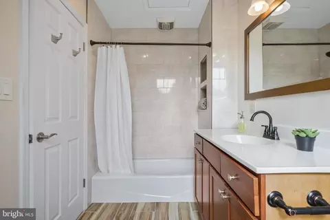 Bath - 119 13th St SE, Washington, DC 20003 photo 2 of 6