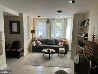Living - 119 13th St SE, Washington, DC 20003 photo 5 of 6