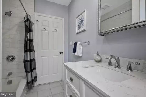 Bath - 119 13th St SE, Washington, DC 20003 photo 4 of 6