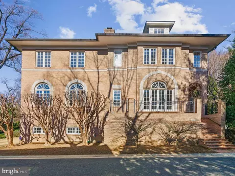 4808 Foxhall Cres NW, Washington, DC 20007