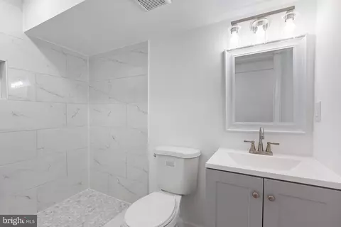 Bath - 756 19th St NE, Washington, DC 20002 photo 4 of 5