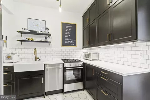 Kitchen - 2737 Devonshire Pl NW #222, Washington, DC 20008 photo 2 of 3