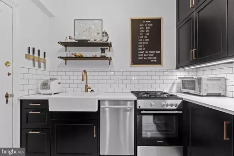 Kitchen - 2737 Devonshire Pl NW #222, Washington, DC 20008 photo 3 of 3