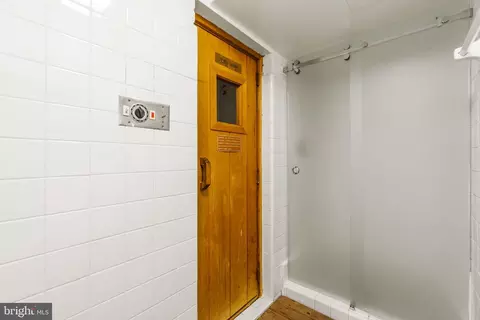 Bath - 2737 Devonshire Pl NW #222, Washington, DC 20008 photo 2 of 2