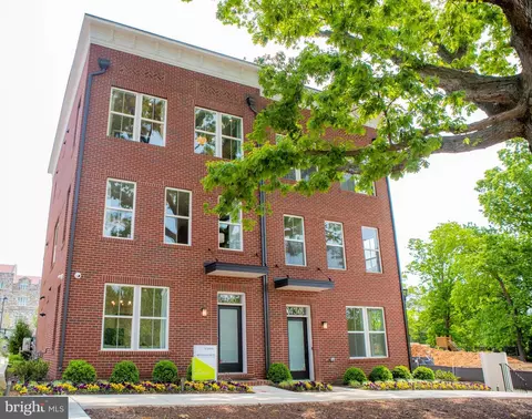 427 Brookland Grove Dr NE, Washington, DC 20017
