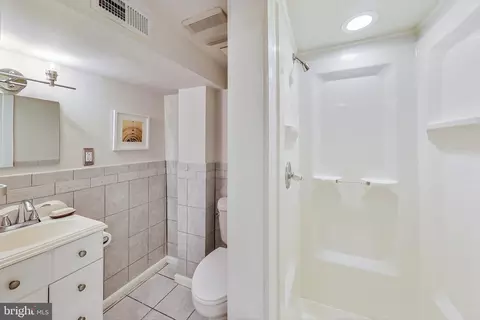 Bath - 535 Gresham Pl NW, Washington, DC 20001 photo 2 of 2