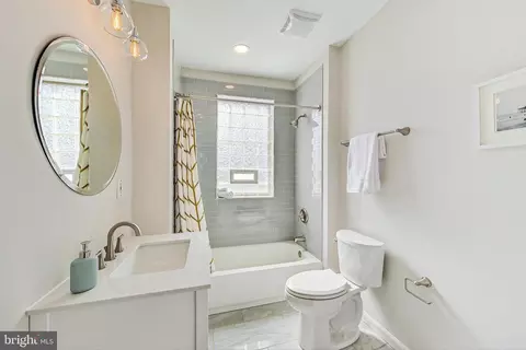 Bath - 535 Gresham Pl NW, Washington, DC 20001 photo 1 of 2