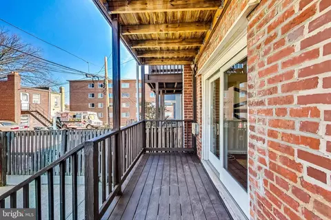 Exterior - 535 Gresham Pl NW, Washington, DC 20001 photo 5 of 9