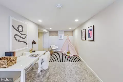 Bedroom - 535 Gresham Pl NW, Washington, DC 20001 photo 7 of 8