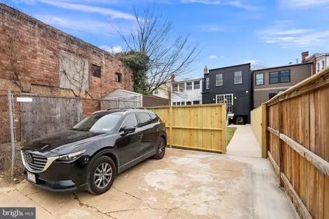 Exterior - 1613 E Capitol St SE, Washington, DC 20003 photo 9 of 10