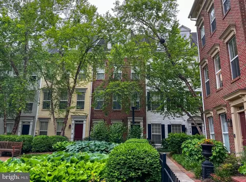 714 Capitol Square Pl SW, Washington, DC 20024