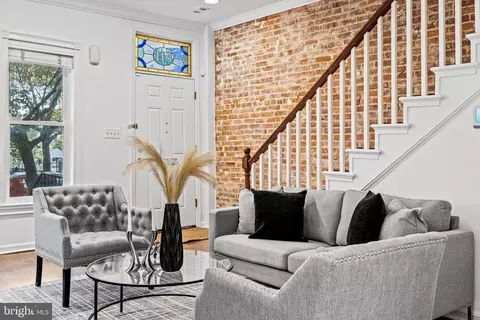Living - 611 10th St NE, Washington, DC 20002 photo 4 of 7