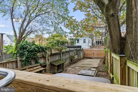 Exterior - 611 10th St NE, Washington, DC 20002 photo 2 of 5