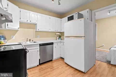 Kitchen - 611 10th St NE, Washington, DC 20002 photo 4 of 5