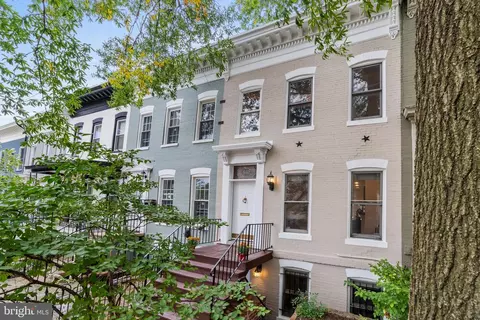 Exterior - 611 10th St NE, Washington, DC 20002 photo 4 of 5