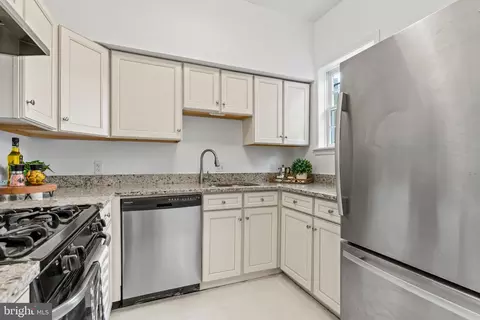 Kitchen - 611 10th St NE, Washington, DC 20002 photo 2 of 5