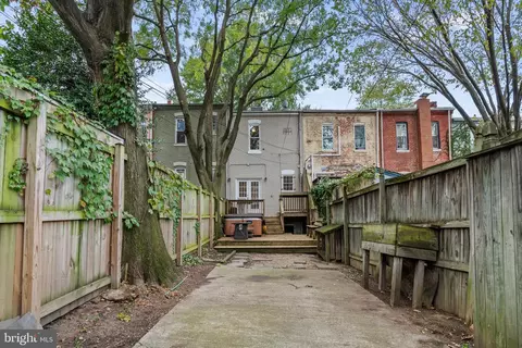 Exterior - 611 10th St NE, Washington, DC 20002 photo 3 of 5