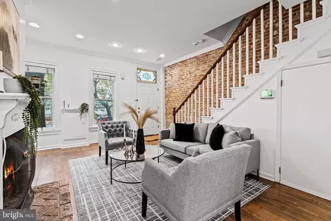 Living - 611 10th St NE, Washington, DC 20002 photo 3 of 7