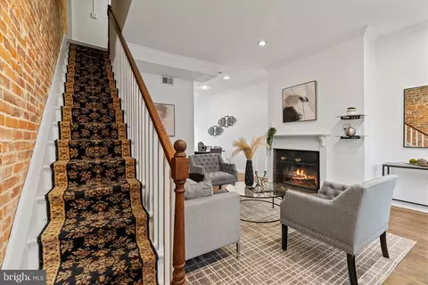 Living - 611 10th St NE, Washington, DC 20002 photo 5 of 7